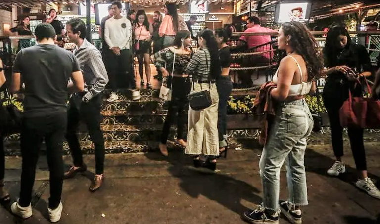 Alfaro: All Clubs and Bars Must Close During August