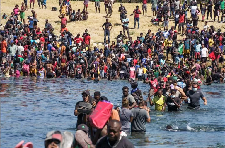 US Closes Border Crossing in Texas to Stop Haitian Migrants