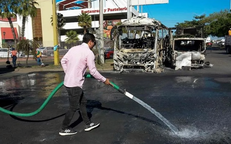 Jalisco Companies Report 25 Trucks on Fire after Capture of Guzmán