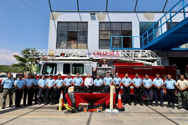 Mayor Aguirre Delivers New Equipment to Chapala Firefighters