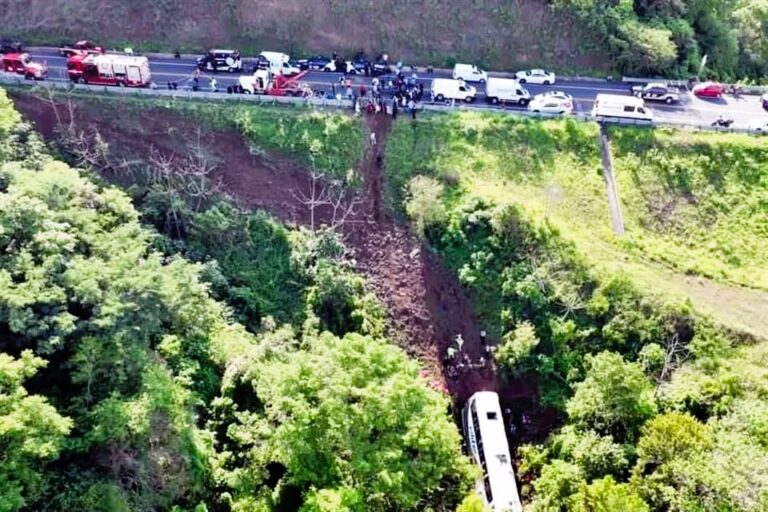 18 Dead, 23 Injured in Nayarit Bus Crash