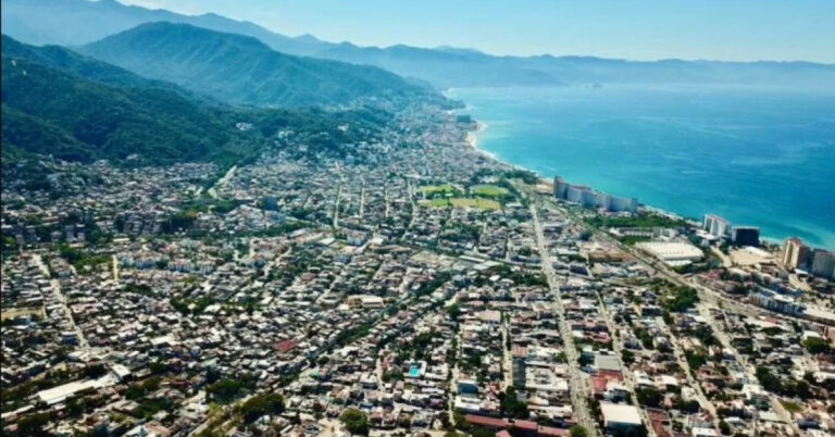 AMLO Denounces “Real Estate Cartels”