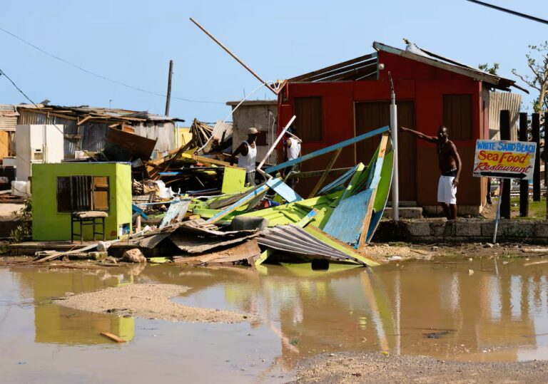Mexico on ‘Red Alert’ as Category 3 Hurricane Beryl Nears Landfall