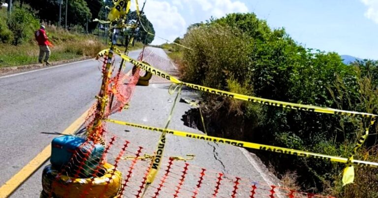 Sinkhole Forms on Guadalajara-Puerto Vallarta Highway