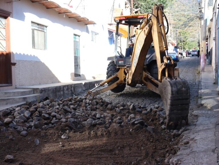Reconstruction of Ajijic’s Álvaro Obregón Street Divides Residents
