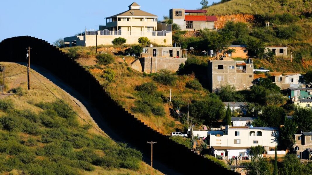 170125133508-01-us-mexico-border-october-9-2016-restricted